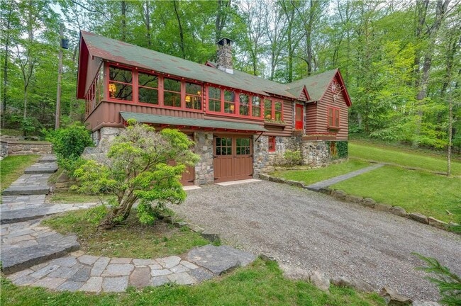 Building Photo - 77 Lake Dr
