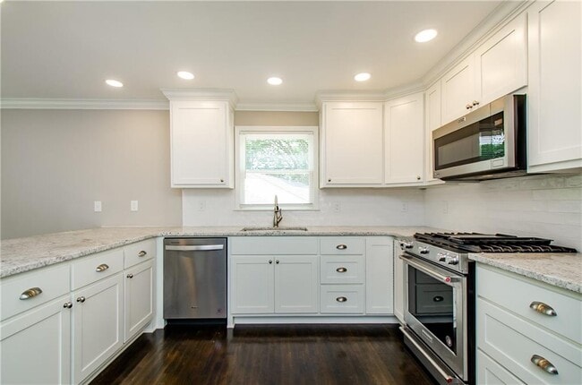Building Photo - 729 Sunnybrook Dr