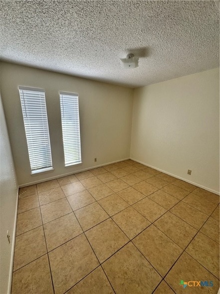 Building Photo - 209 Versailles St