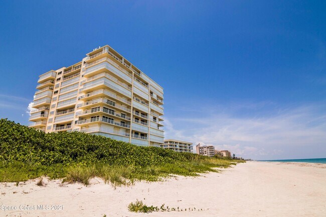 Building Photo - 877 N Hwy A1A