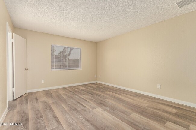 Building Photo - 16043 N 30th Ave