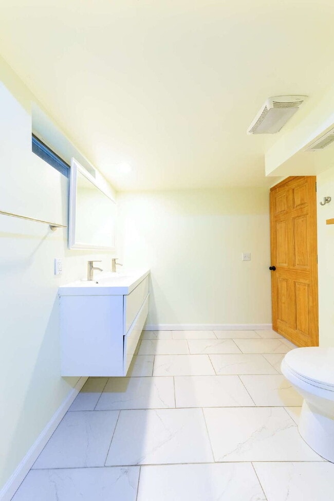 Building Photo - NOW AVAILABLE!  Charming East Nashville Bungalow for Lease!