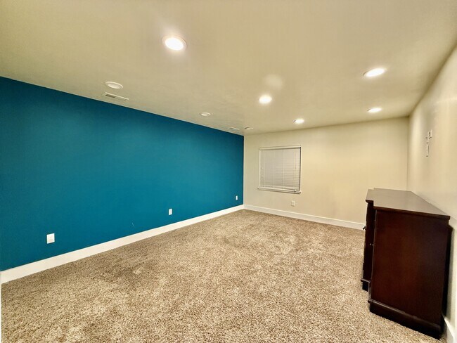 Building Photo - 6928 Village River Ln