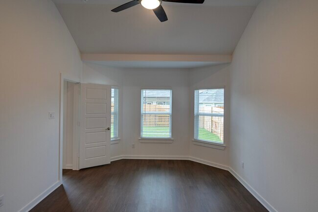Building Photo - 32511 Midsummer Dr