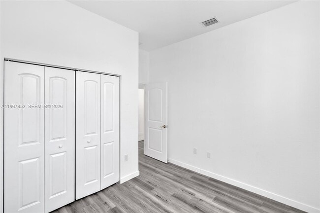 Building Photo - 719 Little Rock St E