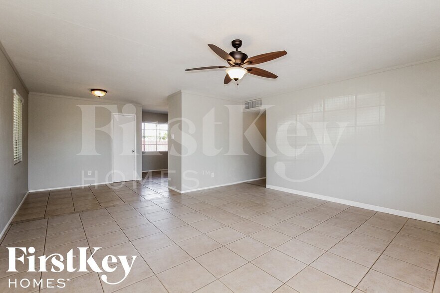 Building Photo - 4220 W Cavalier Dr