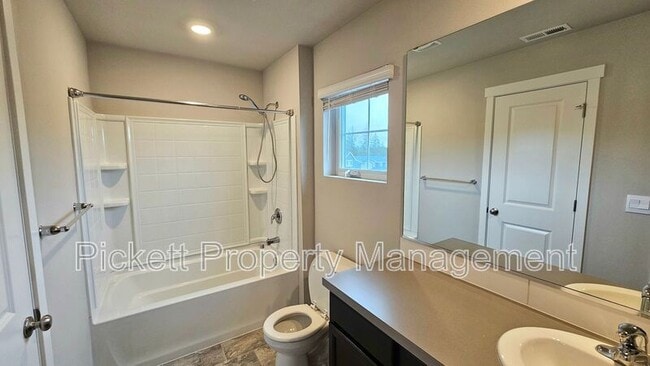 Building Photo - 6540 Yorktown Pl NE