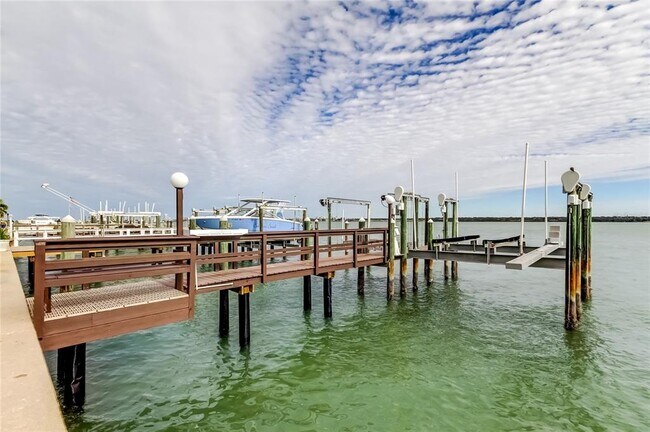 Building Photo - 218 Sand Key Estates Dr