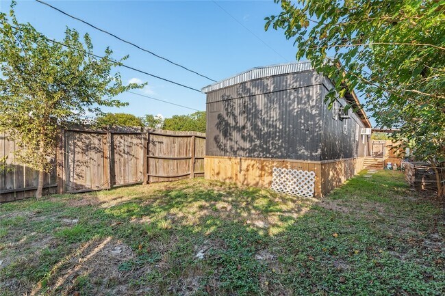 Building Photo - 403 Avenue E