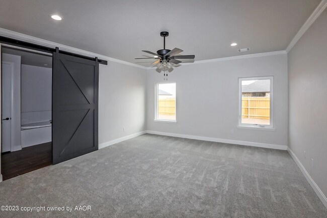 Building Photo - 504 Country Club Dr