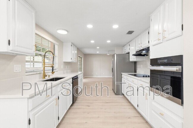 Building Photo - 3110 W Villa Rosa St