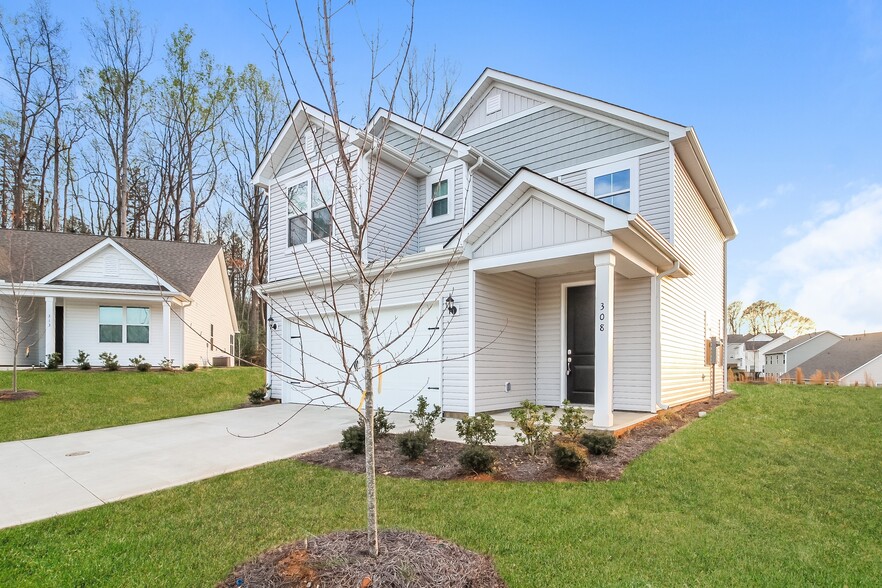 Building Photo - 201 Bosa Ln