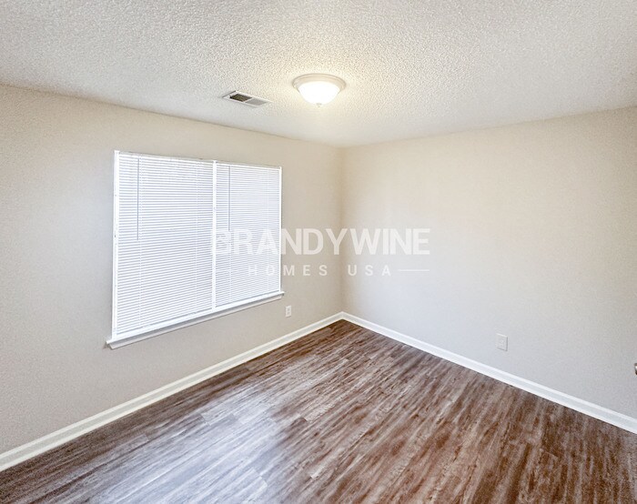 Building Photo - 4599 White Rd