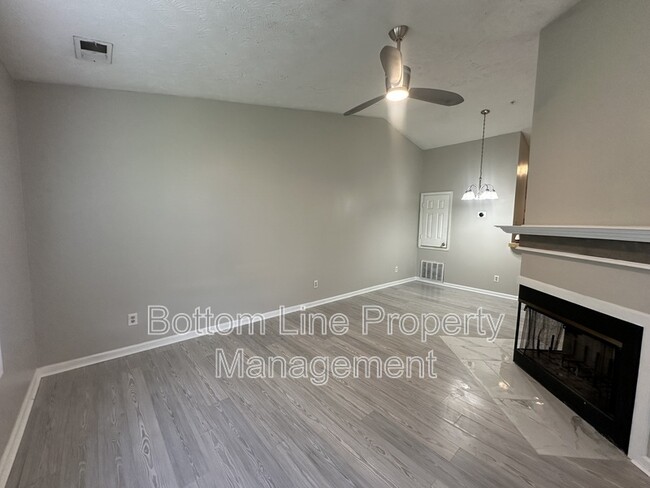 Building Photo - 942 Stewarts Creek Dr