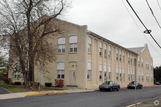 Building Photo - Newport Avenue Apartments