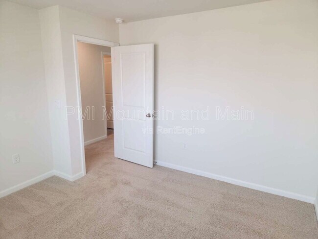 Building Photo - 92 Queen Vly Wy