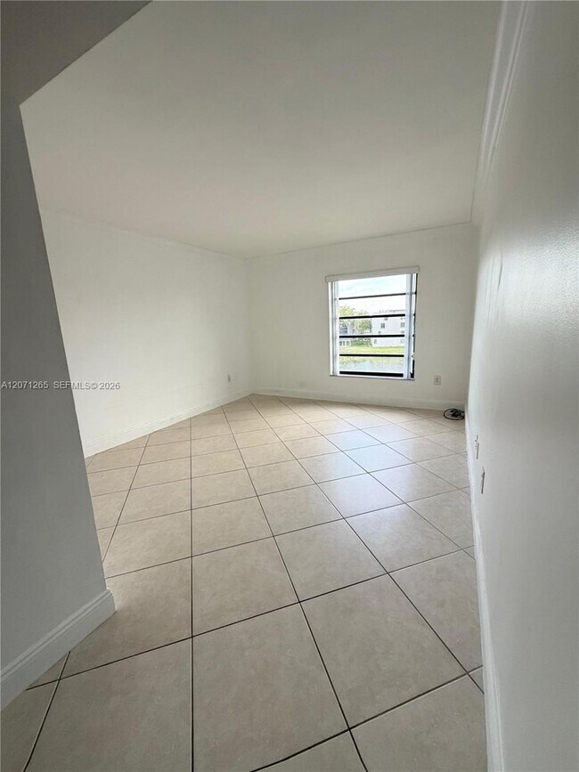 Building Photo - 1350 SW 122nd Ave