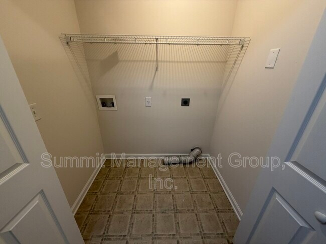 Building Photo - 155 Shadowbrook Trce