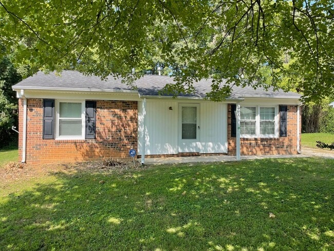 Primary Photo - 3 bed 1 bath home in High Point!