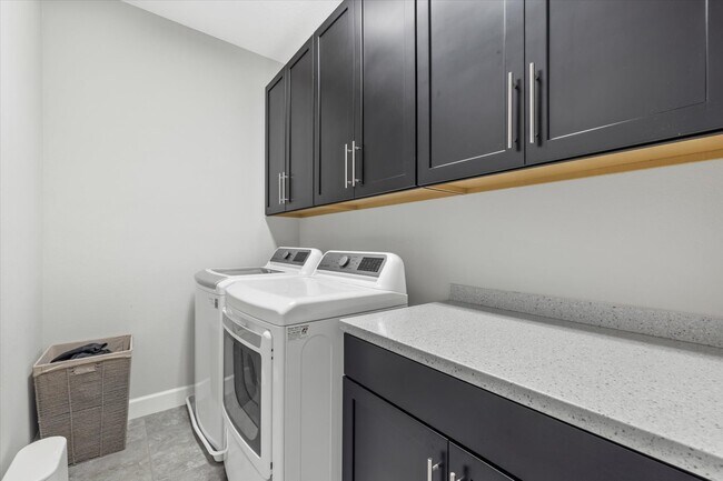 Building Photo - 5954 Anise Dr