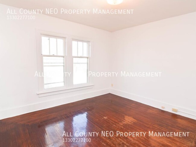 Building Photo - Spacious Apartment in Highland Square, Akron