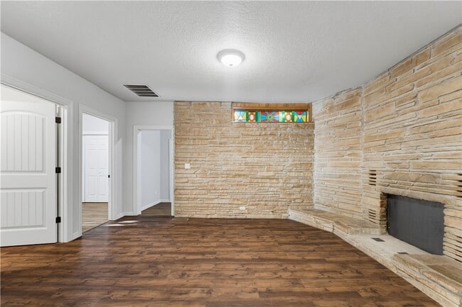 Building Photo - 202 3rd Ave SW