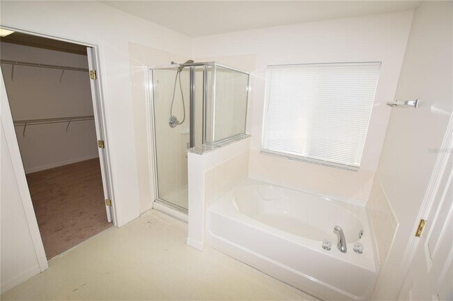 Building Photo - 622 Alfani St
