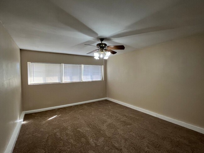 Building Photo - 103 Meadow Way