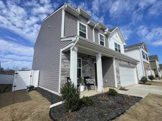 Building Photo - 156 Babbling Brk Dr