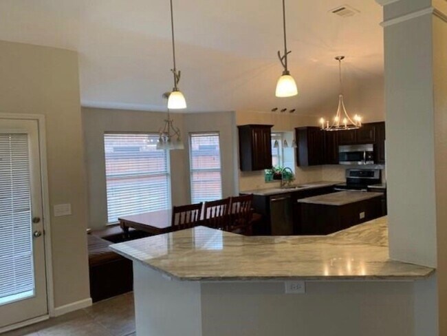 Building Photo - 10808 Pineview Ln