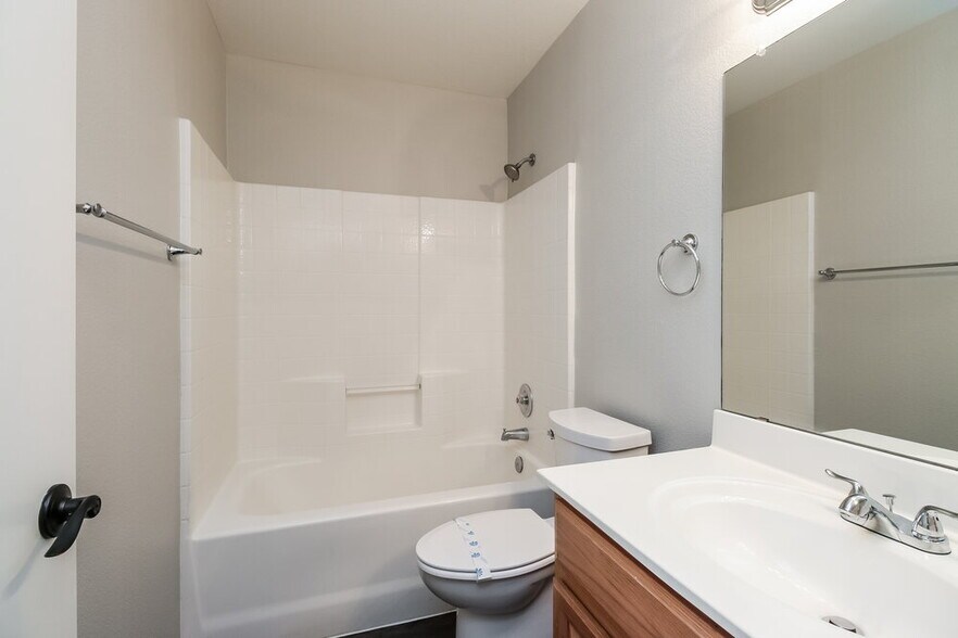 Building Photo - 151 S Parkwood
