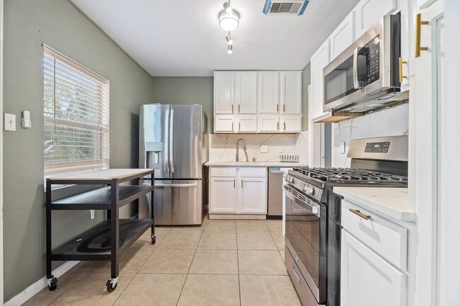 Building Photo - 108 Bonita Ave