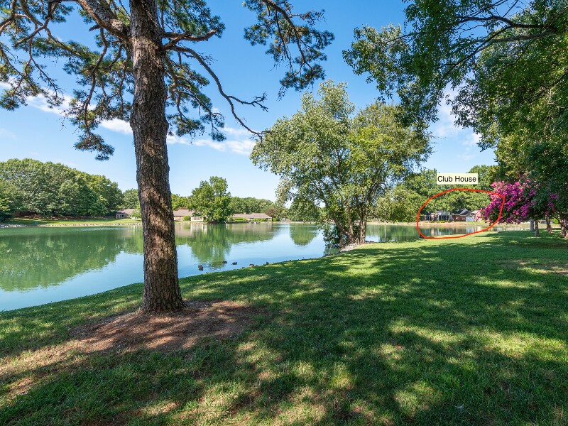 Building Photo - 8340 Meadow Lakes Dr