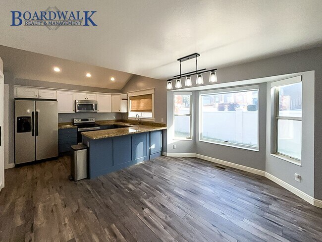 Building Photo - Beautiful Home with Mountain Views & Prime Location in Sandy