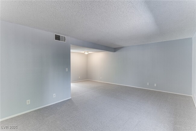 Building Photo - 3220 Weber Ct