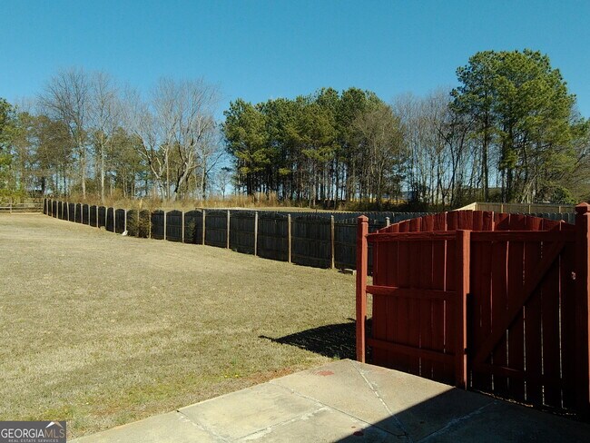 Building Photo - 907 Downing Dr