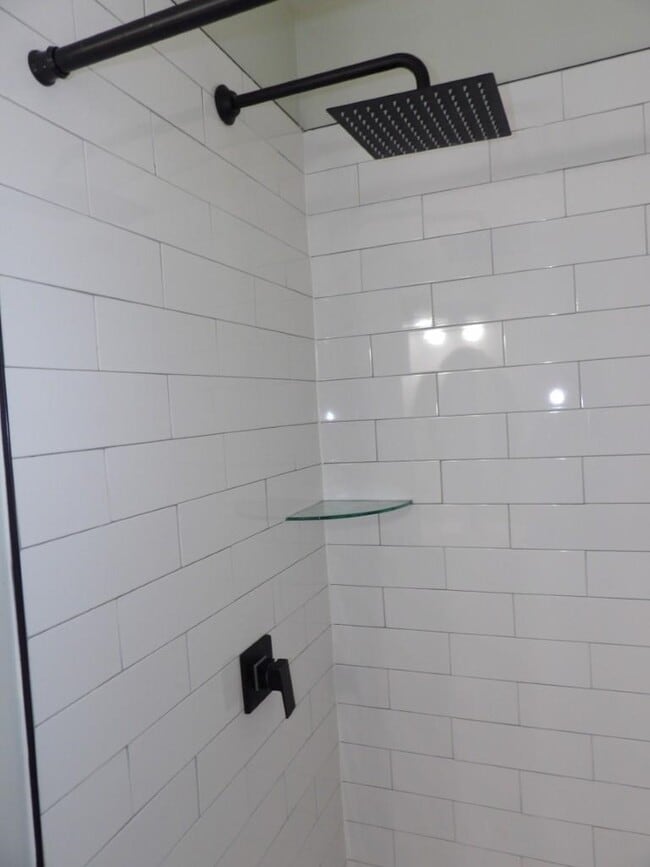 Building Photo - 917 9th Ave S