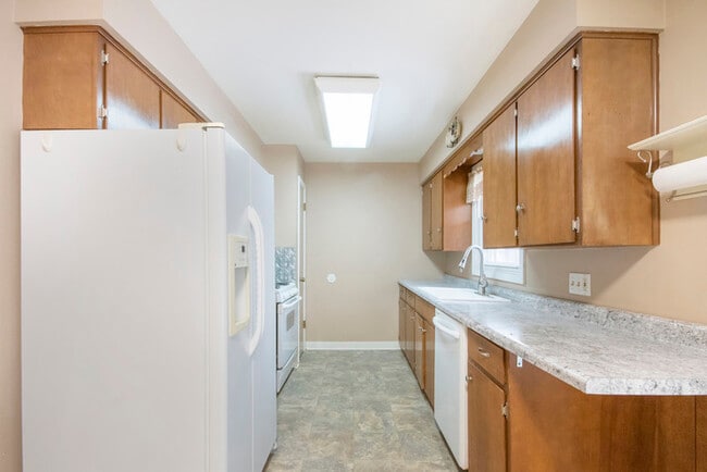 Building Photo - 5671 Christie Ave - Gorgeous 4 Bed