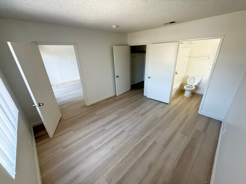 Building Photo - 15020 Burbank Blvd