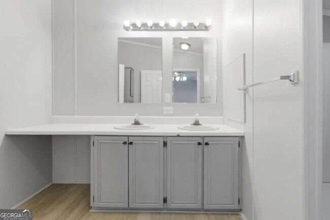 Building Photo - 5320 Long Branch Rd