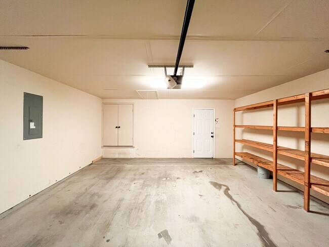 Building Photo - Available 7/16/2025 Beautiful 1 story, 4 b...