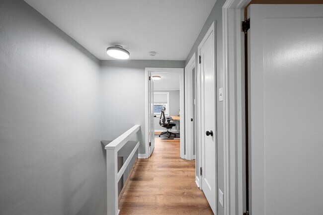 Building Photo - Furnished Rental in Shadyside
