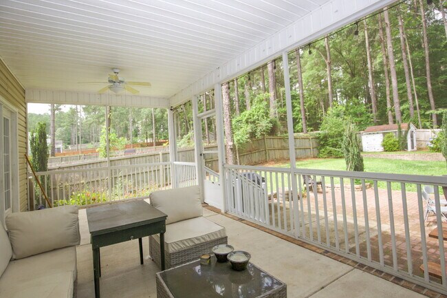 Building Photo - "Large 3-Bedroom plus BONUS Retreat with S...