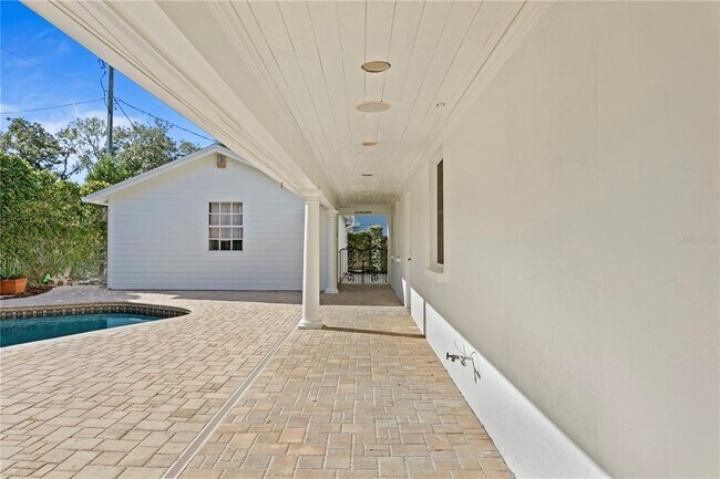 Building Photo - 4704 W Brookwood Dr