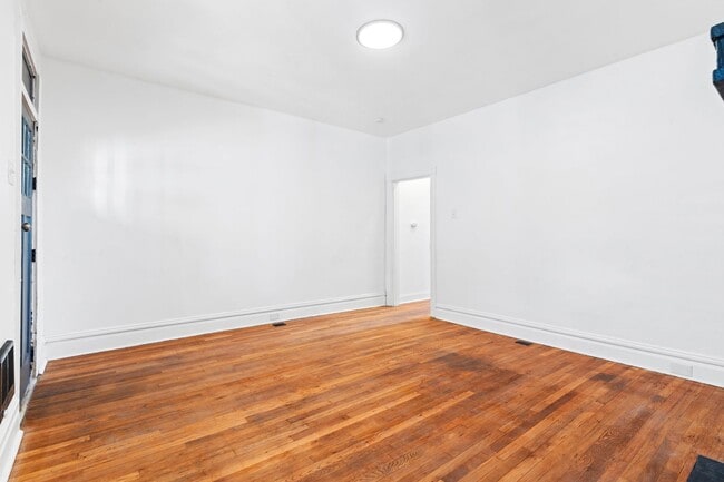 Building Photo - 2 Bed 1 bath House