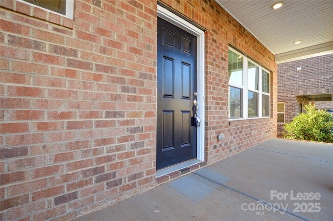 Building Photo - 3215 Lisburn St