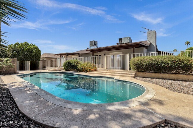 Building Photo - 4913 E Acoma Dr
