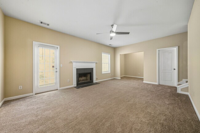 Building Photo - 4750 Ferncrest Pl