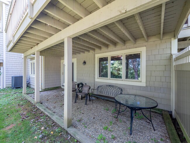 Building Photo - 12 Boulevard Dr