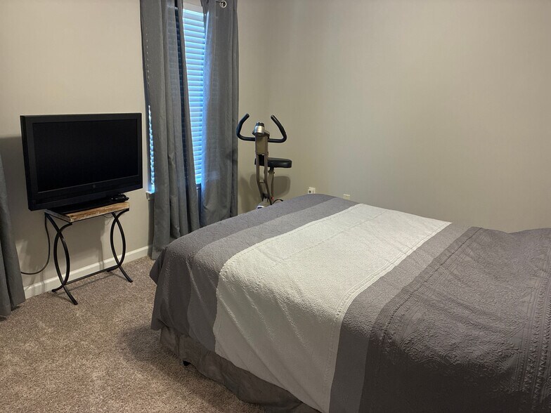 Building Photo - Room in Townhome on Hill Station Ct